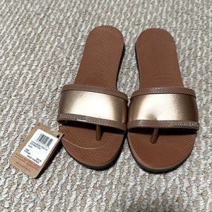 Havaiana “you angra” rose gold size 7/8
